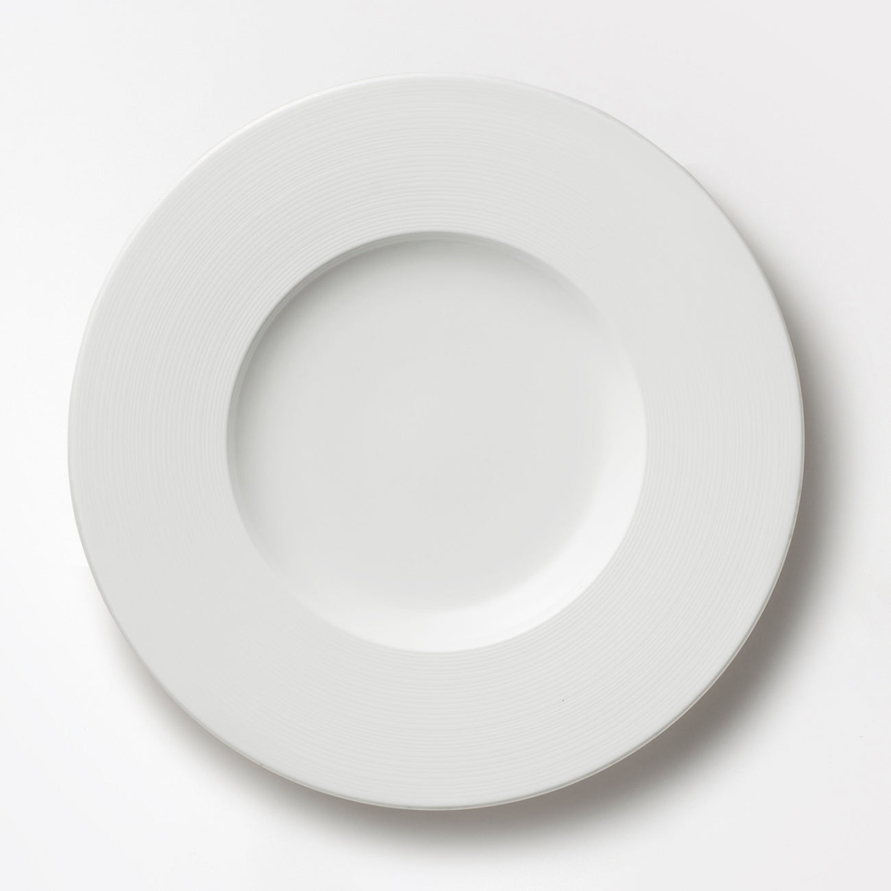 白いブランド食器｜31.5cmワイドリムプレート｜EXQUISITE｜ニッコー公式オンラインショップ