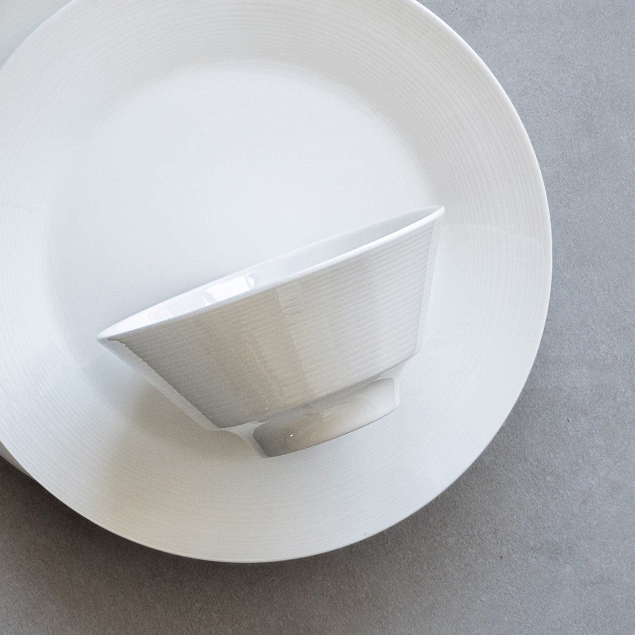 白いブランド食器お茶碗｜ペア11.5cm高台ボール (255cc)｜EXQUISITE